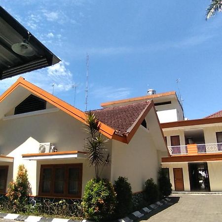 Morse Guest House Malang Buitenkant foto