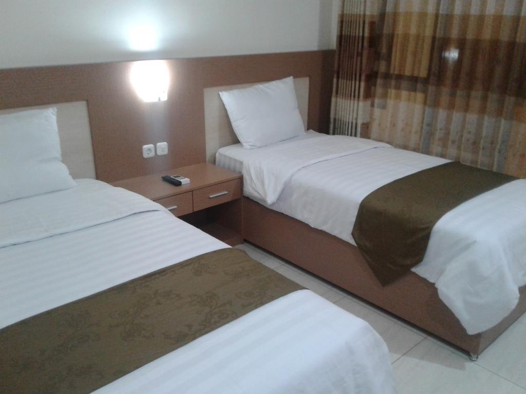 Morse Guest House Malang Buitenkant foto