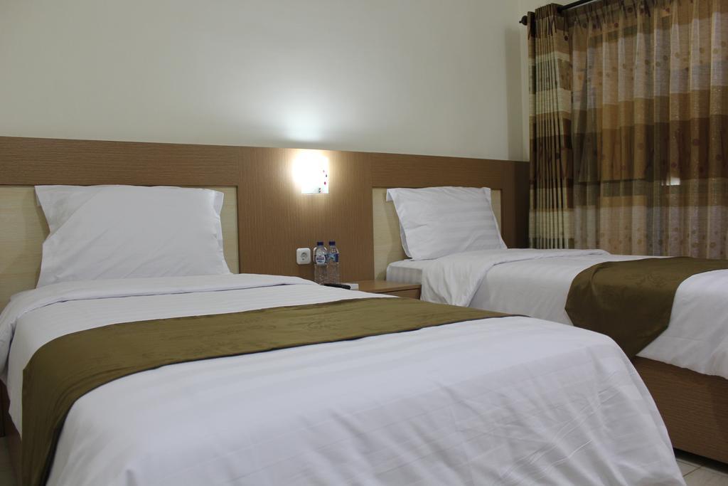 Morse Guest House Malang Buitenkant foto